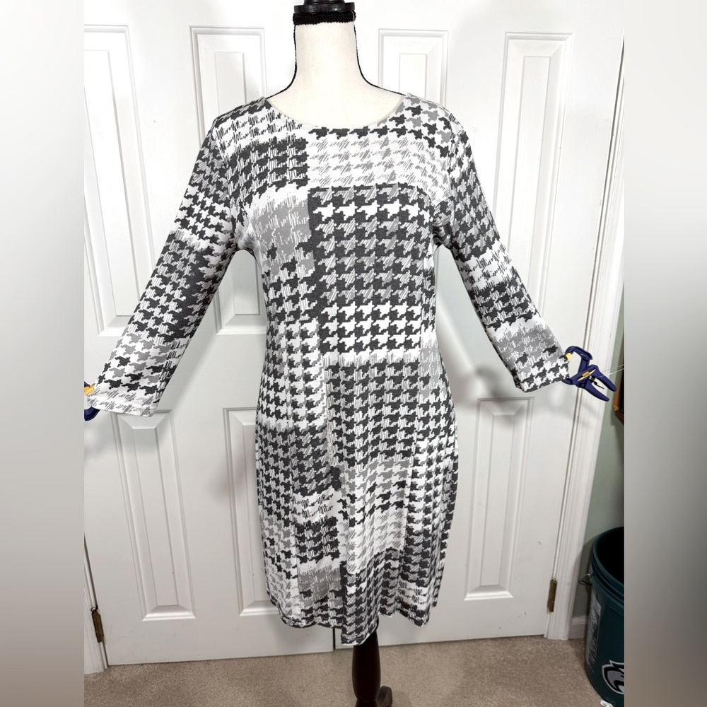 💥HP💥 Venus slip on Houndstooth patchwork dress. 50 shades of grey M